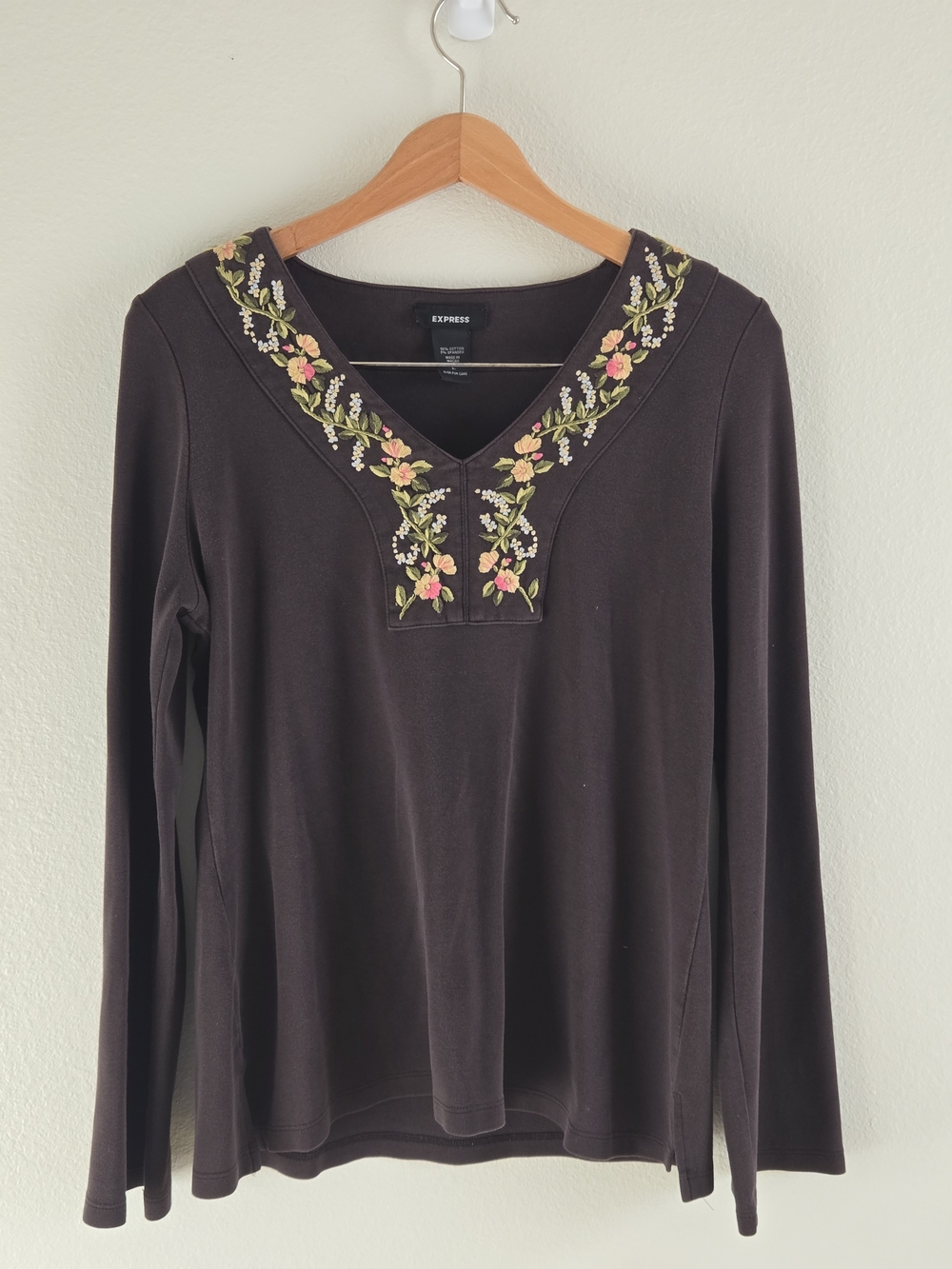 Vintage Express Chocolate Brown  Long-Sleeve V-Neck Top with Floral Embroidery